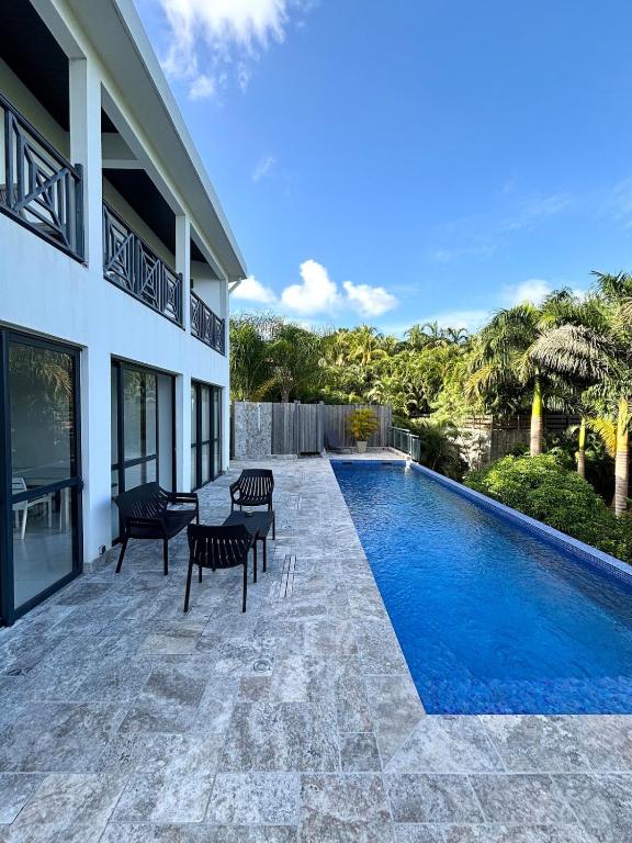 Pierre de Lune - Vue sur Piscine et Jardin, Le François