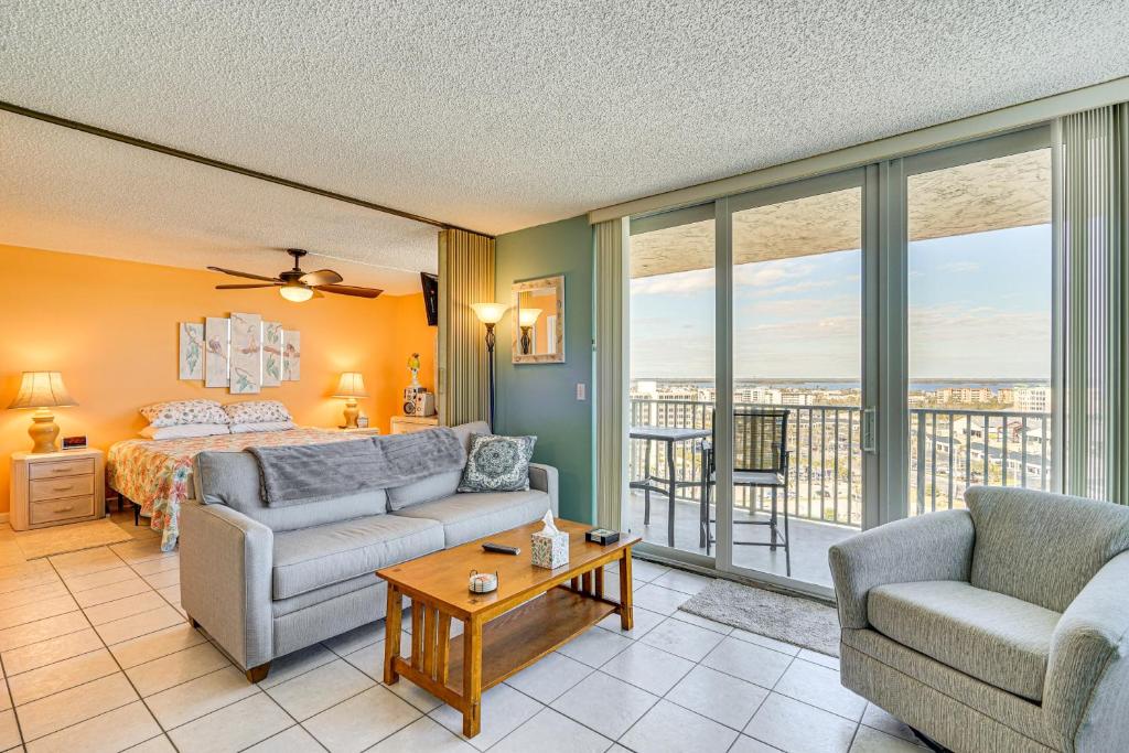 Beachfront Condo with Bay View in Fort Myers Beach!, Fort Myers Beach