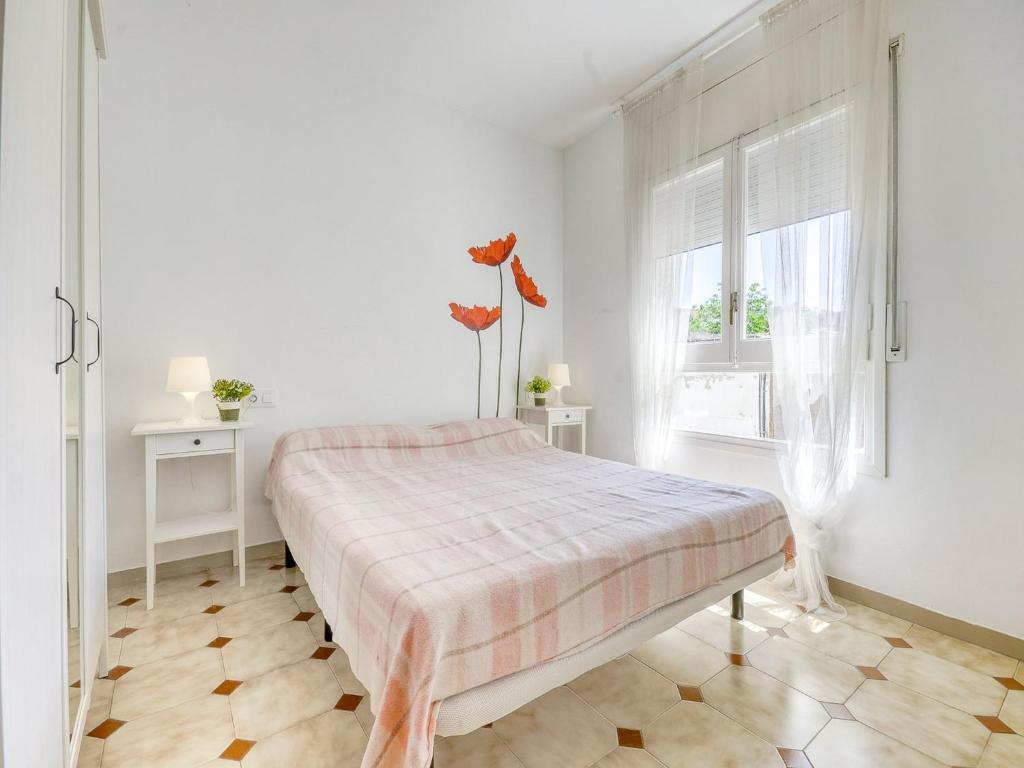 Apartment in Rosas near Platja de Roses Beach - 3