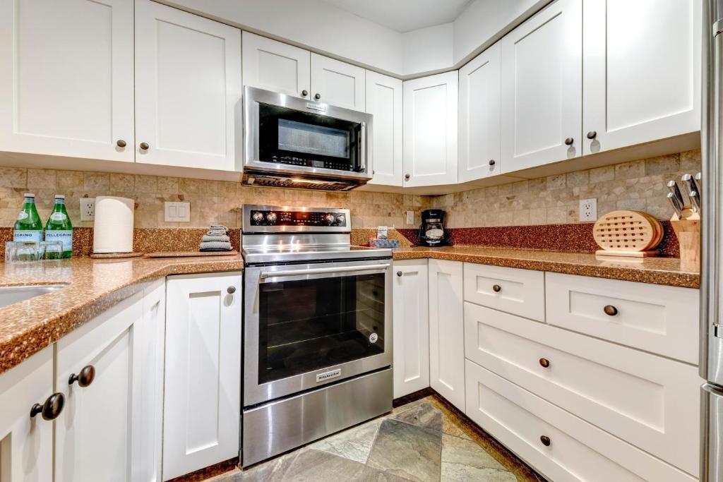 Greystone Lodge 333 Ski-in Out, Whistler