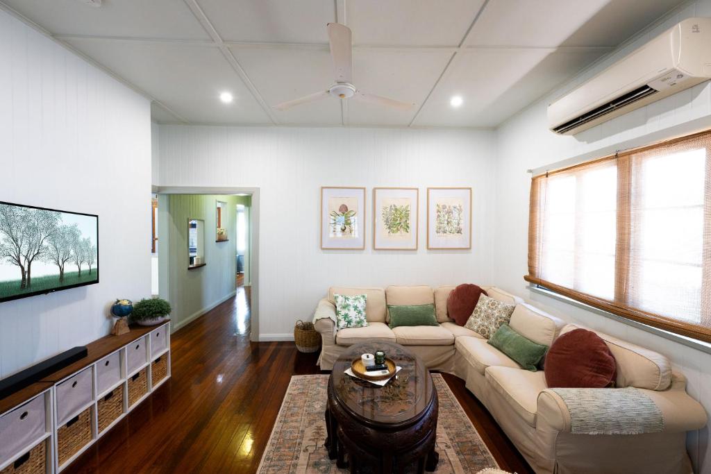 Heavenly Palms on Collinson, Westcourt