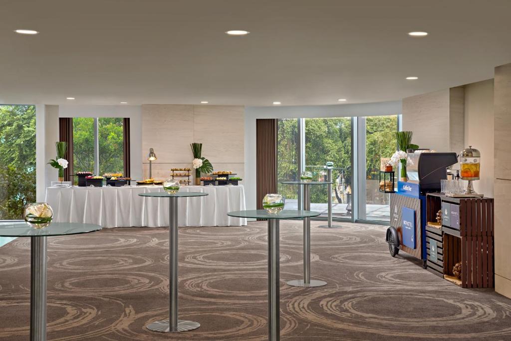 อาหารและเครื่องดื่ม