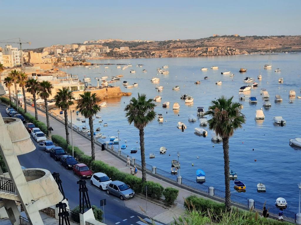 Side Sea View A, Steps Away to Bugibba Jetty For the Blue Lagoon Boats and Other Islands, St Paul's Bay