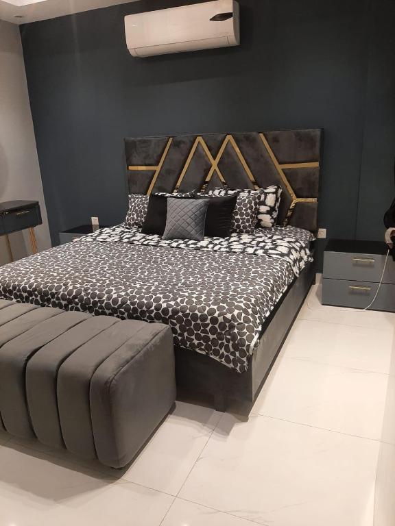 apartment in bahria town, Lahore