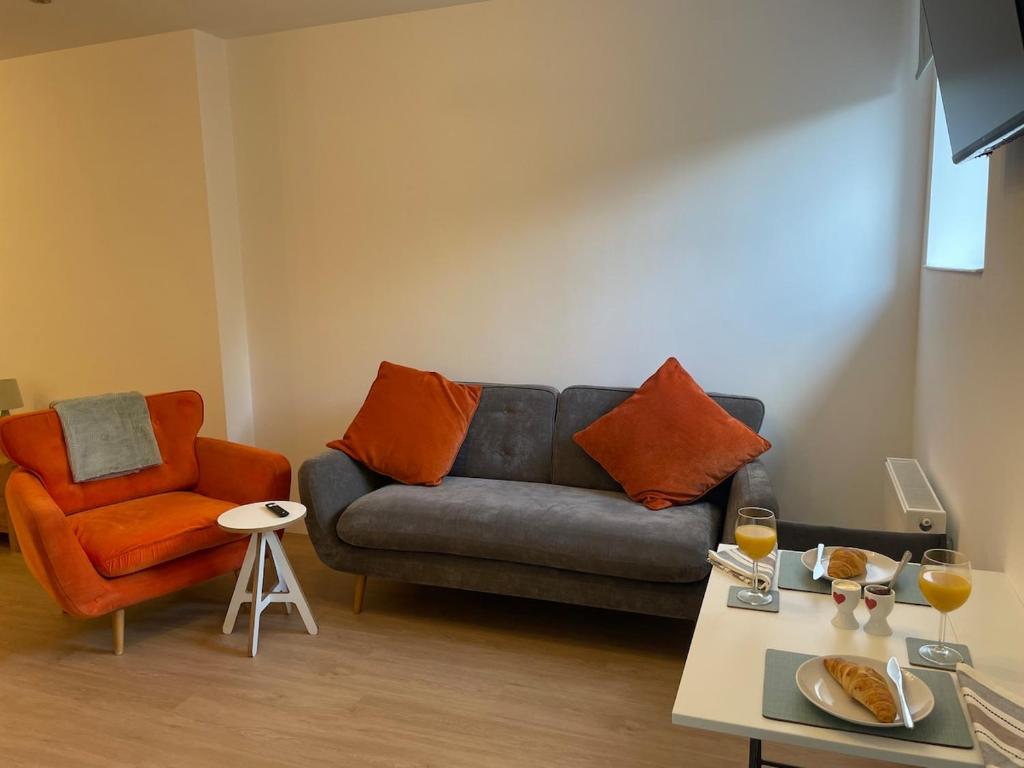 Modern studio apartment, access to Holyrood & City, Edynburg