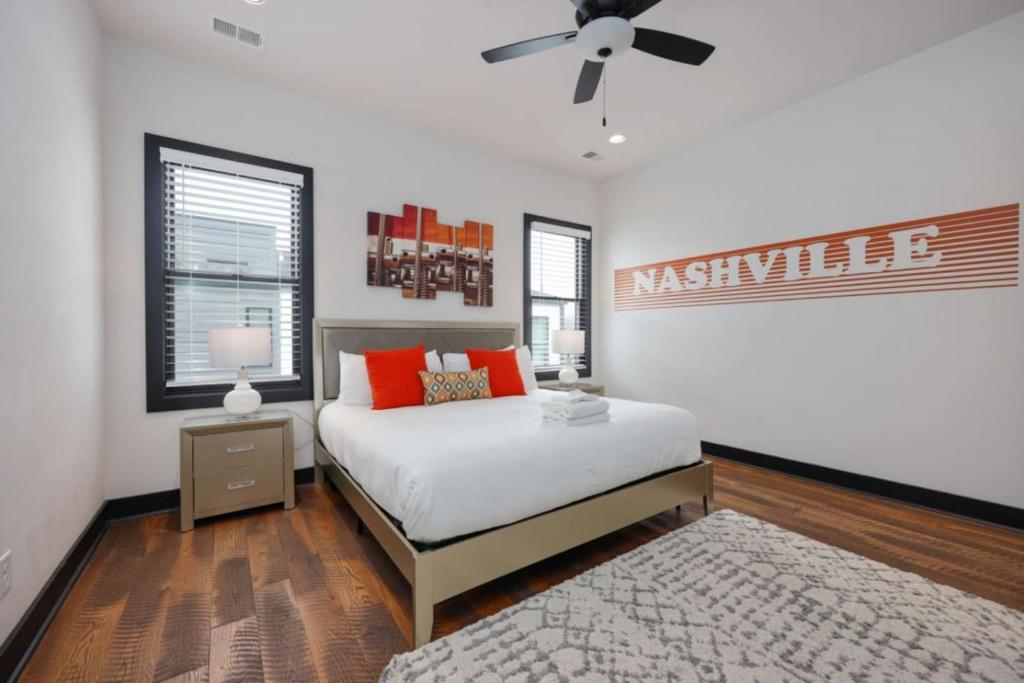 Rustic Elegance Rooftop Deck And Skyline Views, Nashville