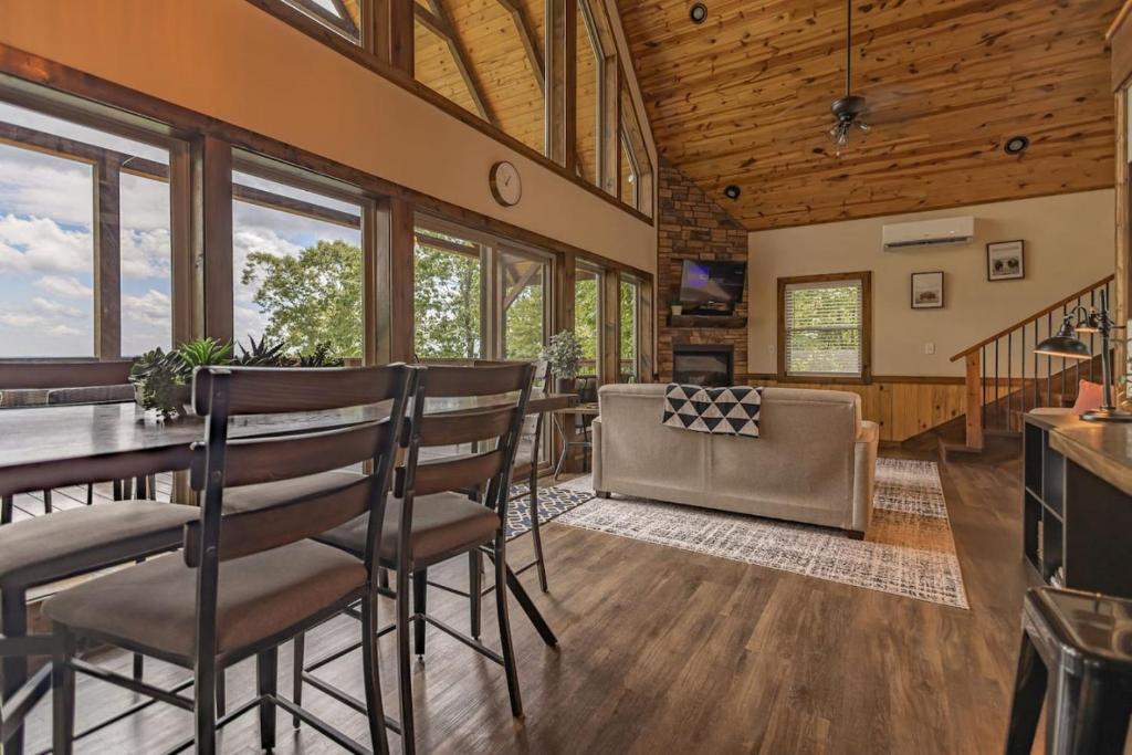 Mountain Crest Cabin- Summer Getaway With A Beautiful View, Jasper