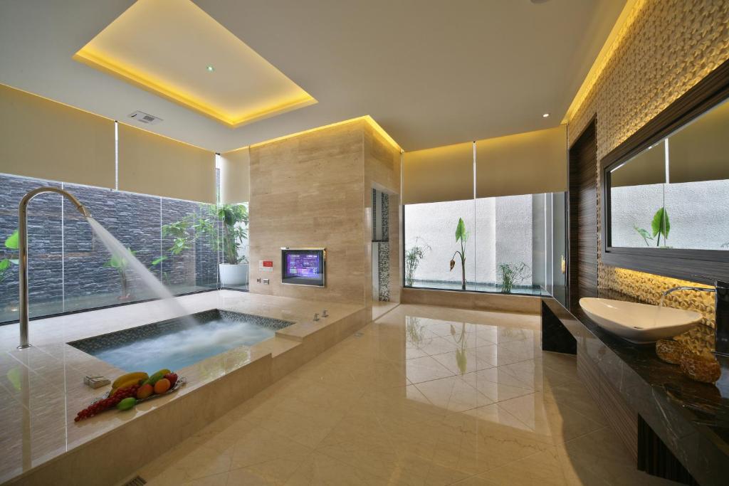 Bathroom, Han Guan Motel in Taichung