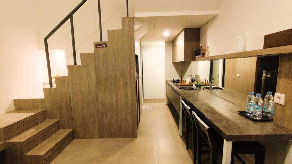 Freja's Host Too, Tangerang