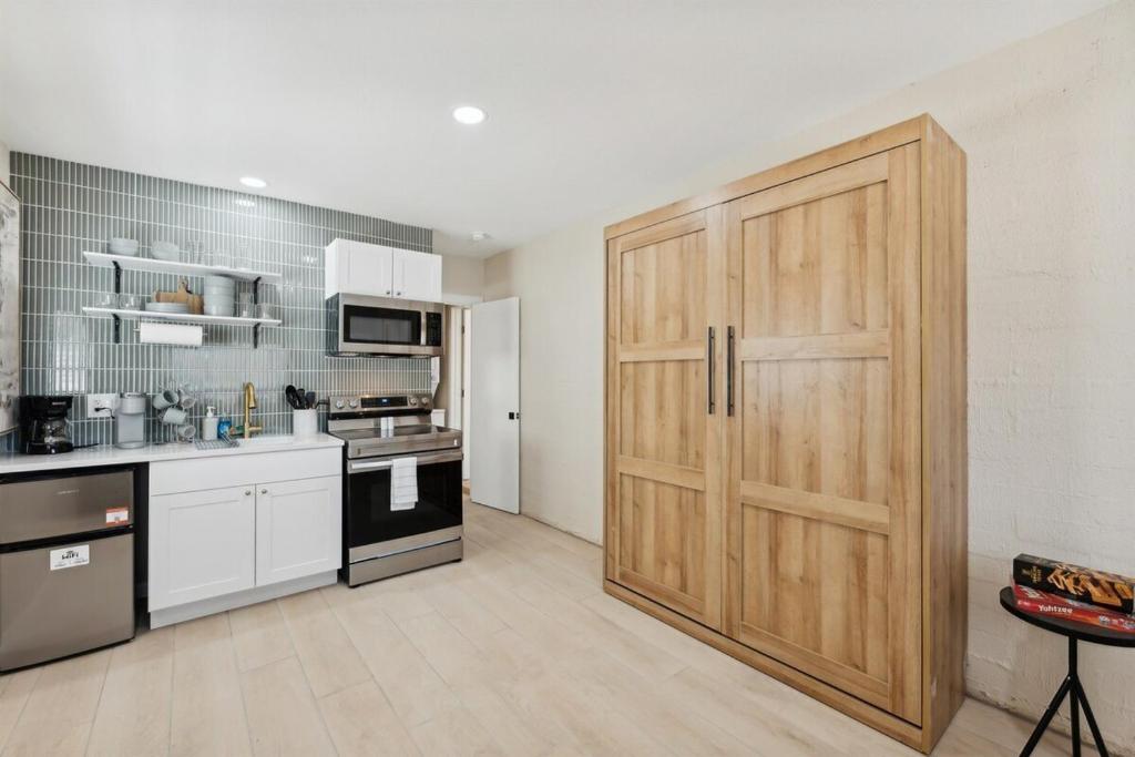 Charming & Stylish Tempe Studio, Tempe