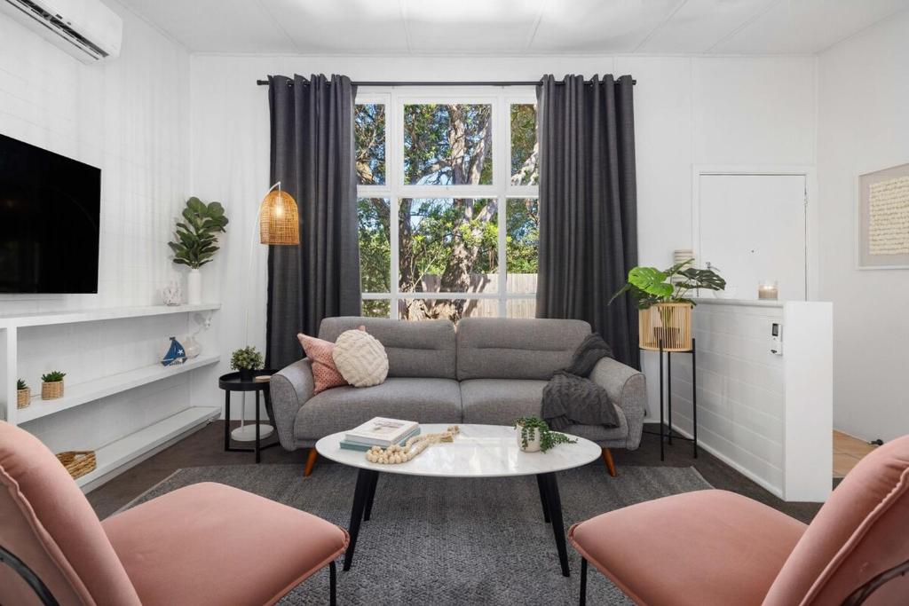 Seaside Retreat, Rosebud