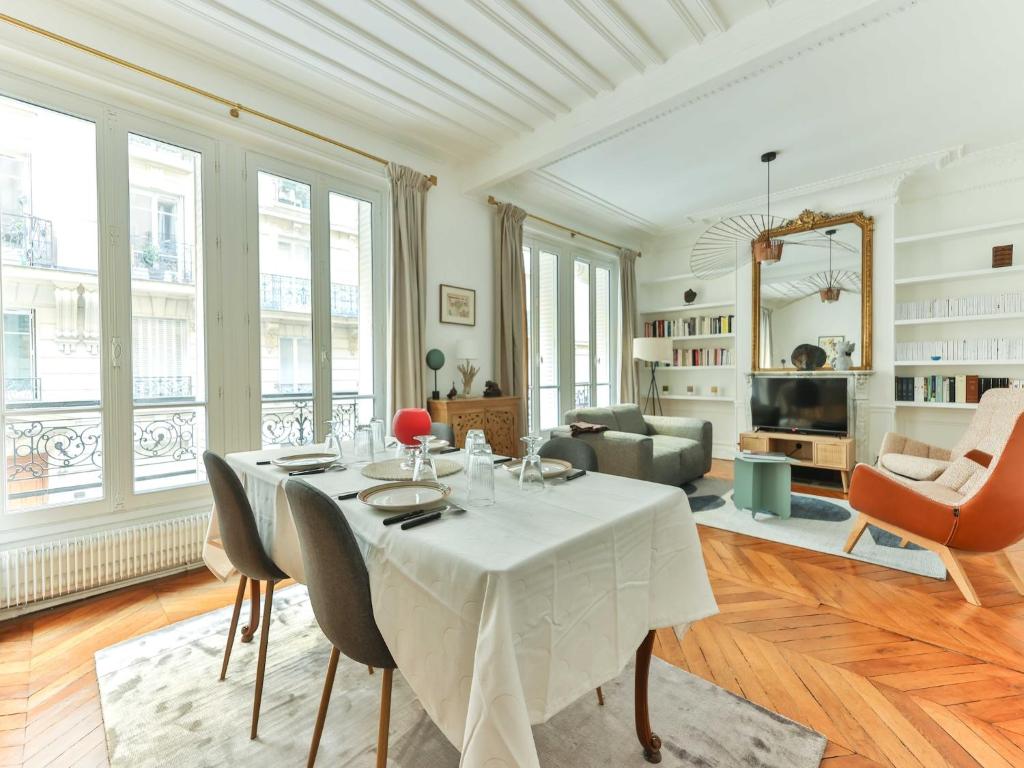 Bright, modern apartment- 14 arrd- Mobility lease - 4