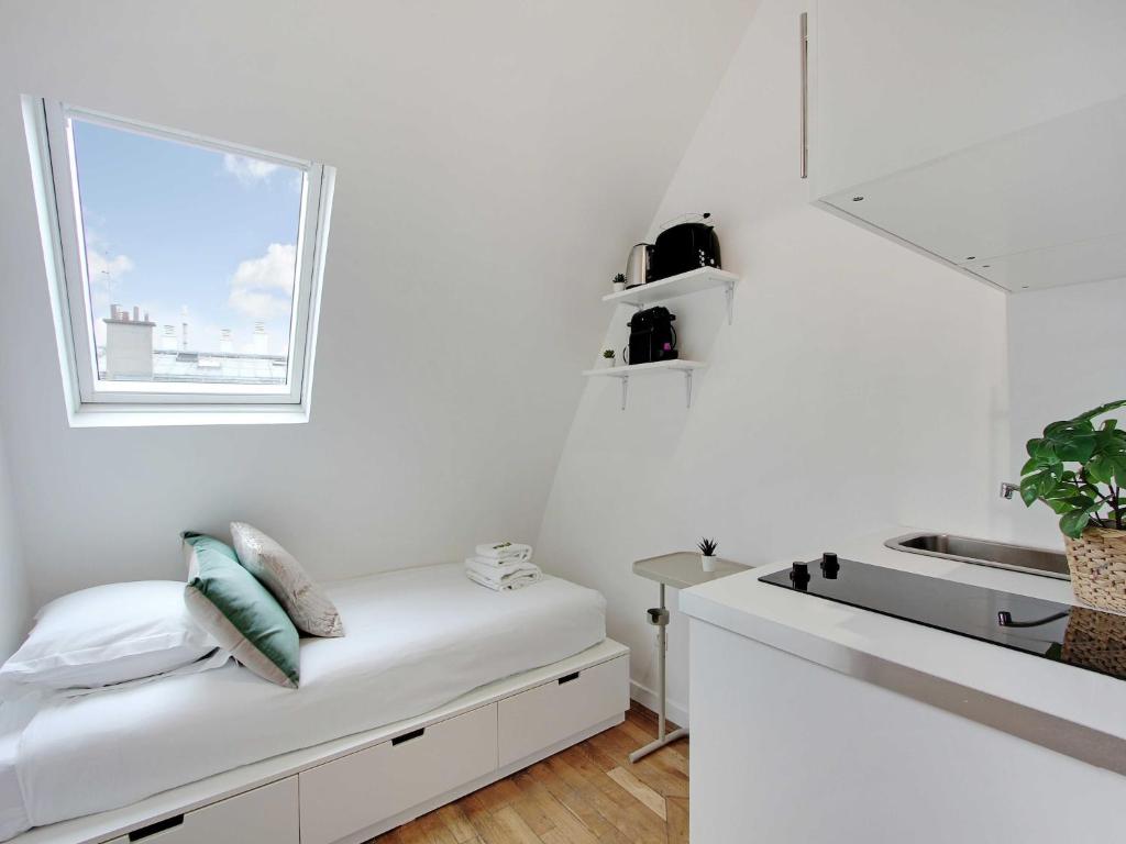 Bedroom 1 - Place Victor Hugo Trocadero - BAIL MOBILITE - 5