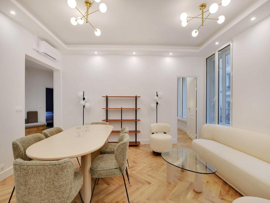 Elegant apartment 3BDR 6P - Champs-Élysées - 2