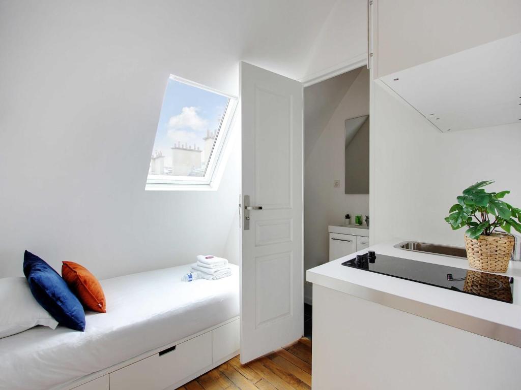 Bedroom 2 - Place Victor Hugo Trocadero - BAIL MOBILITE - 1