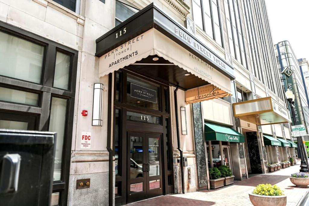 Downtown Escape - Stylish Living with Free Parking, Indianapolis