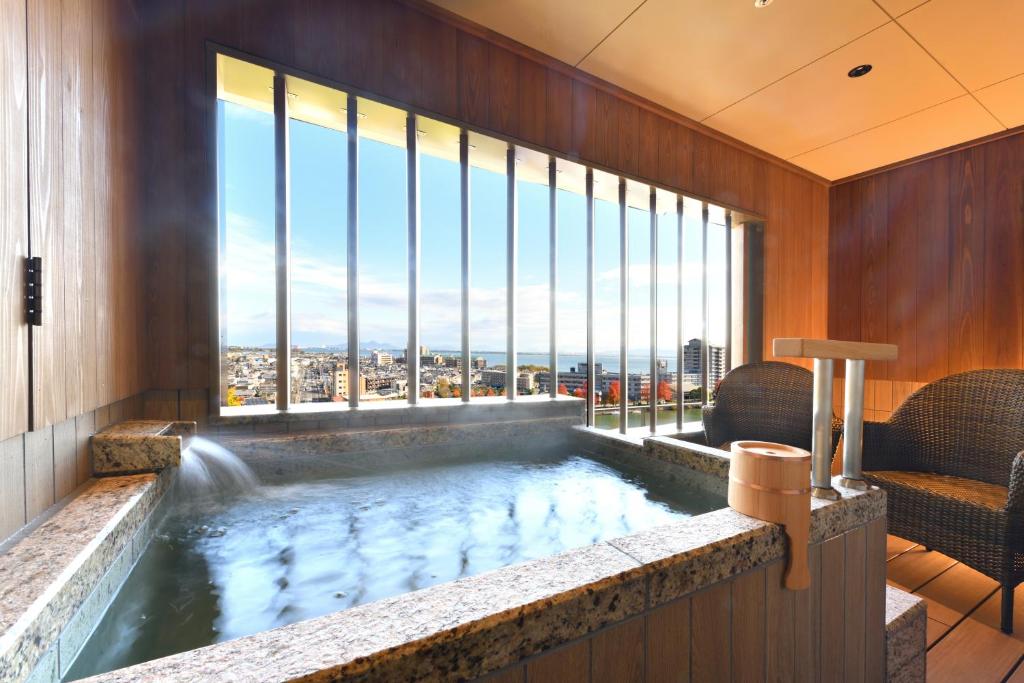 Hot spring bath, Ogoto Onsen Yumotokan Ryokan in Otsu