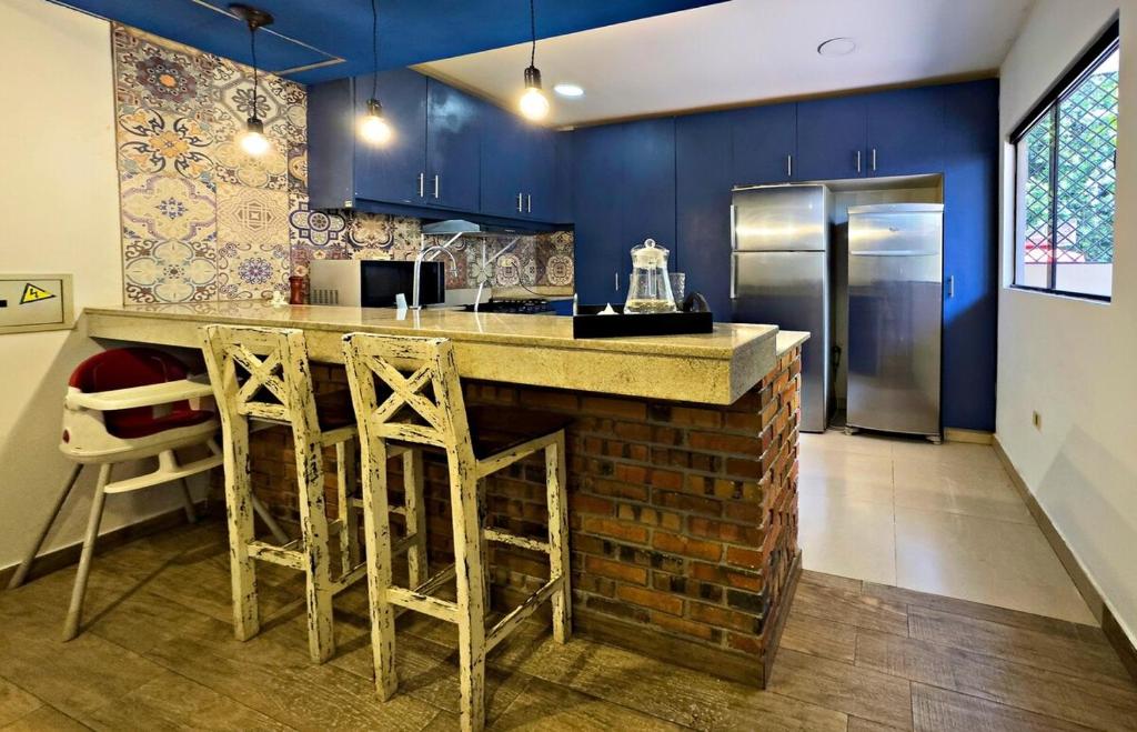 Casa estilo americano cerca del Shopping Mariscal con 2 garajes y WiFi - 4