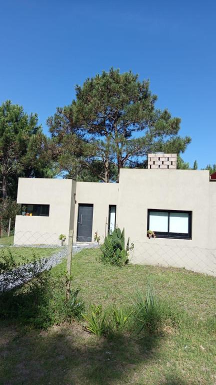 Casa con Patio y Parrilla Zona Golf - 1
