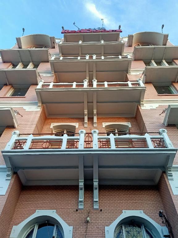 Hotel Niagara, Lawang