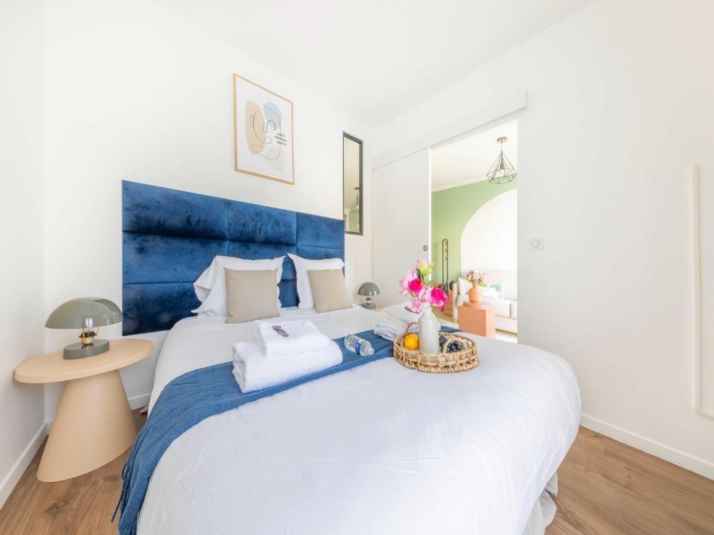 Chic Parisian 1-Bedroom Apartment in Vibrant 10th Arr - Mobility Lease - 3