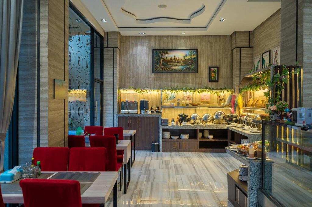 Restaurant, Hak Huot Hotel 1 in Ou Chrov