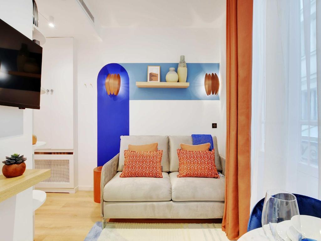 Cozy Parisian 2P Studio in the Prestigious 8th - 1