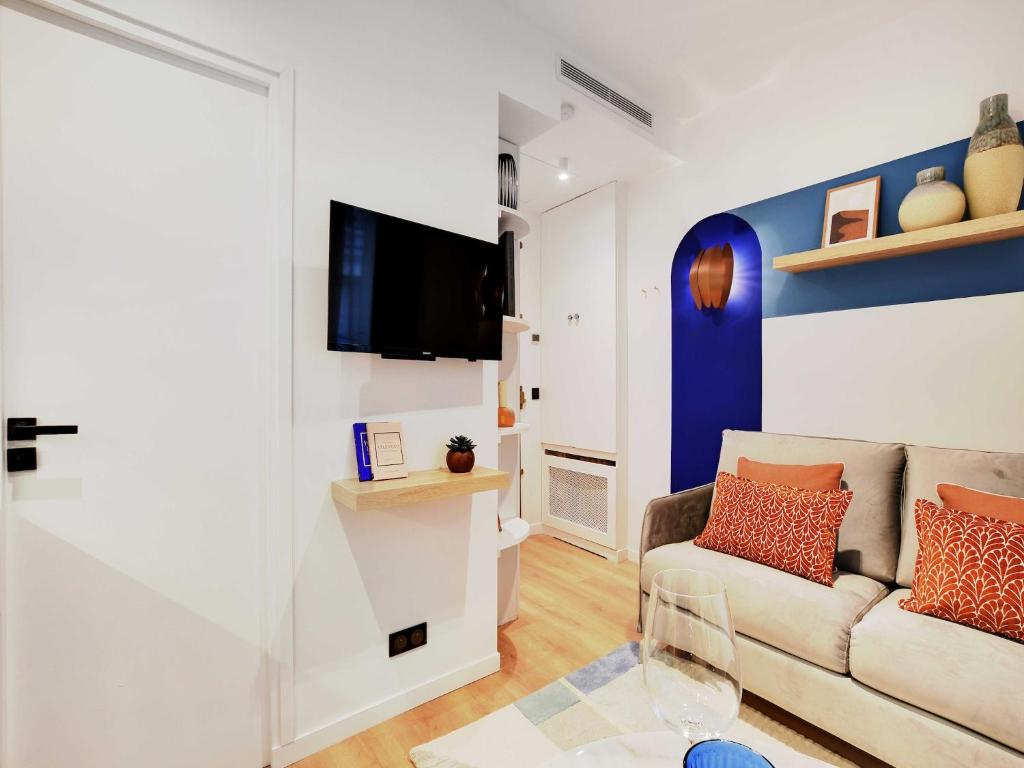 Cozy Parisian 2P Studio in the Prestigious 8th - 4
