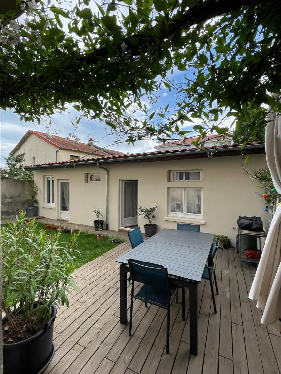 - Chez nous -, Clermont-Ferrand