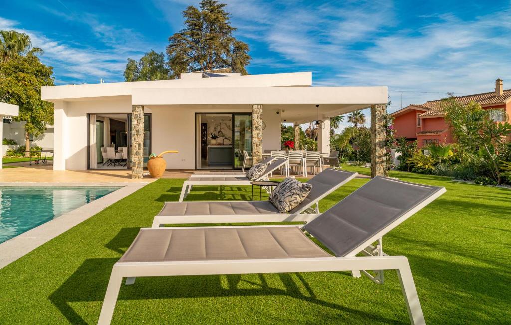 Amazing Villa With Heated Pool - 3
