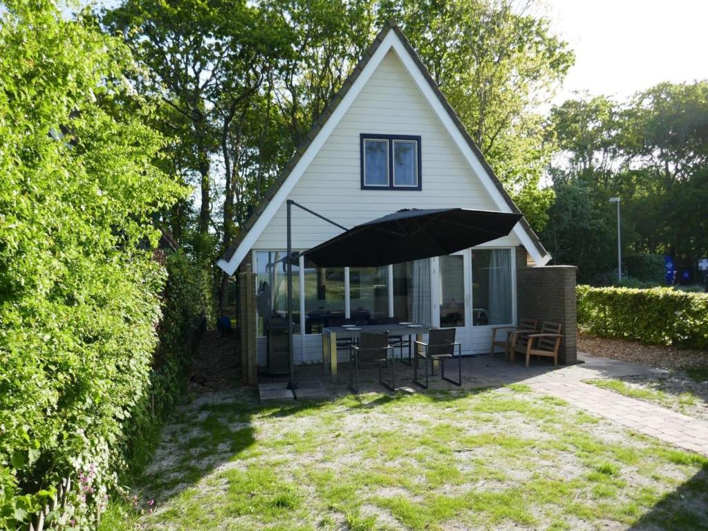 Modern, cosy family bungalow near beach, Sint Maartensbrug