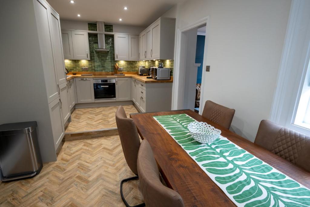 2 Bed Ironbridge photo 6