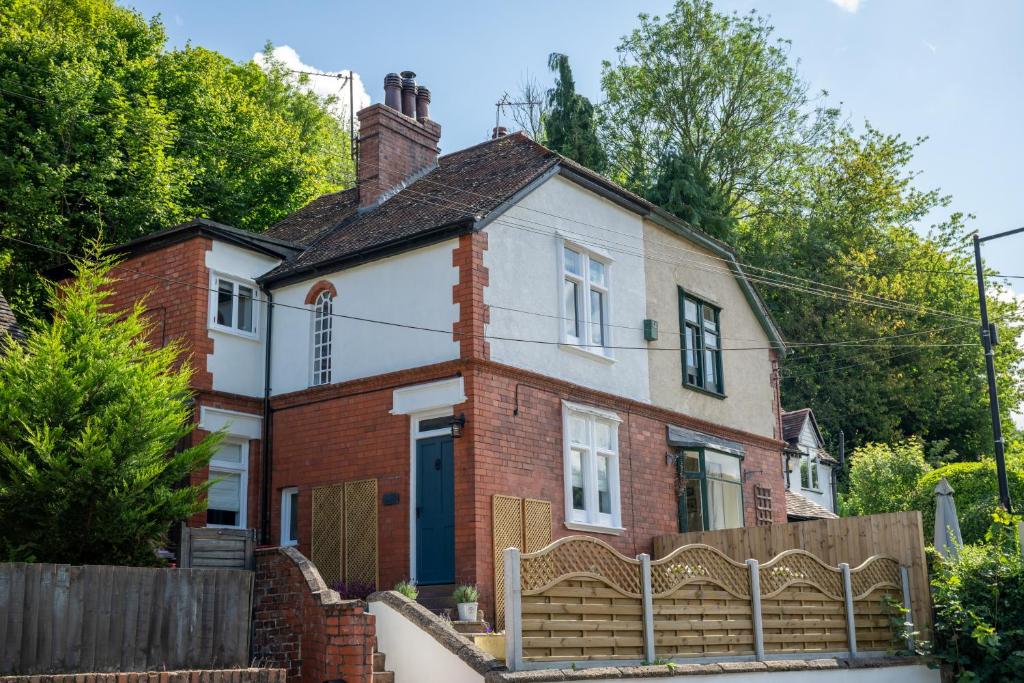 2 Bed Ironbridge photo 5