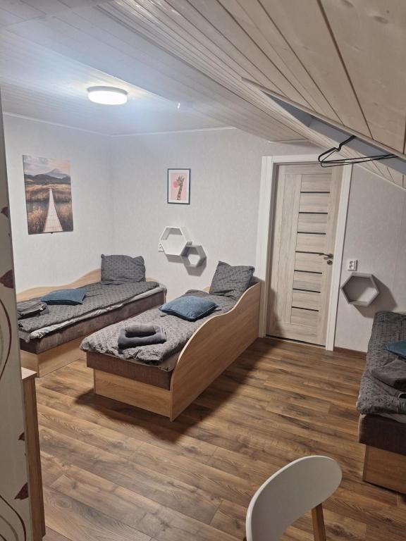 Lino butai number 3, Kalviai