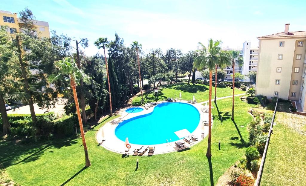 T2 Vilamoura - com piscina e campo tenis, Vilamoura