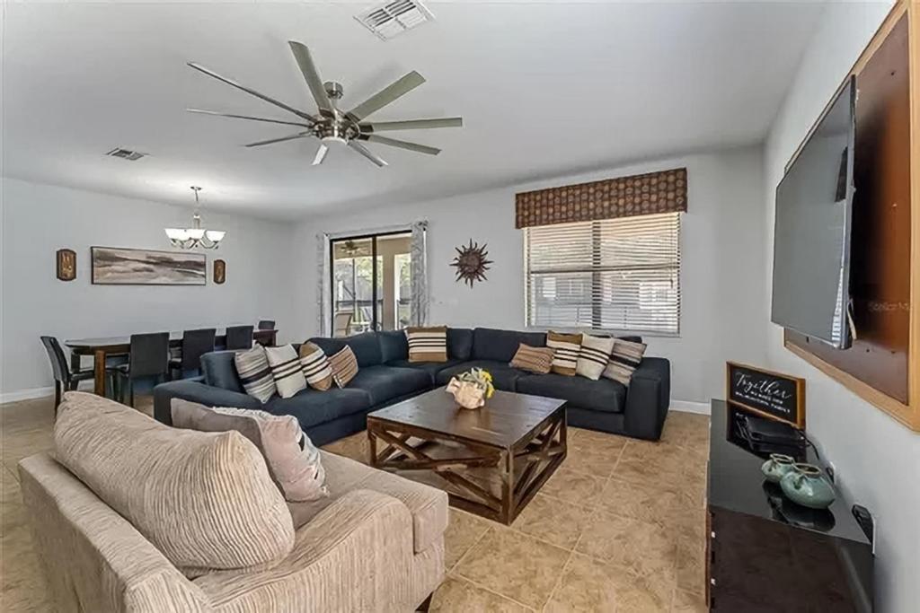 Making Magic on Moon Valley, Davenport