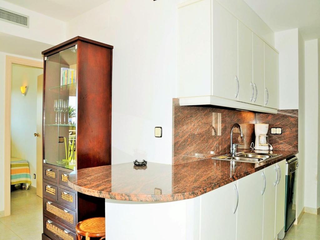 Beachfront Apartment in Estartit with Garden - 3