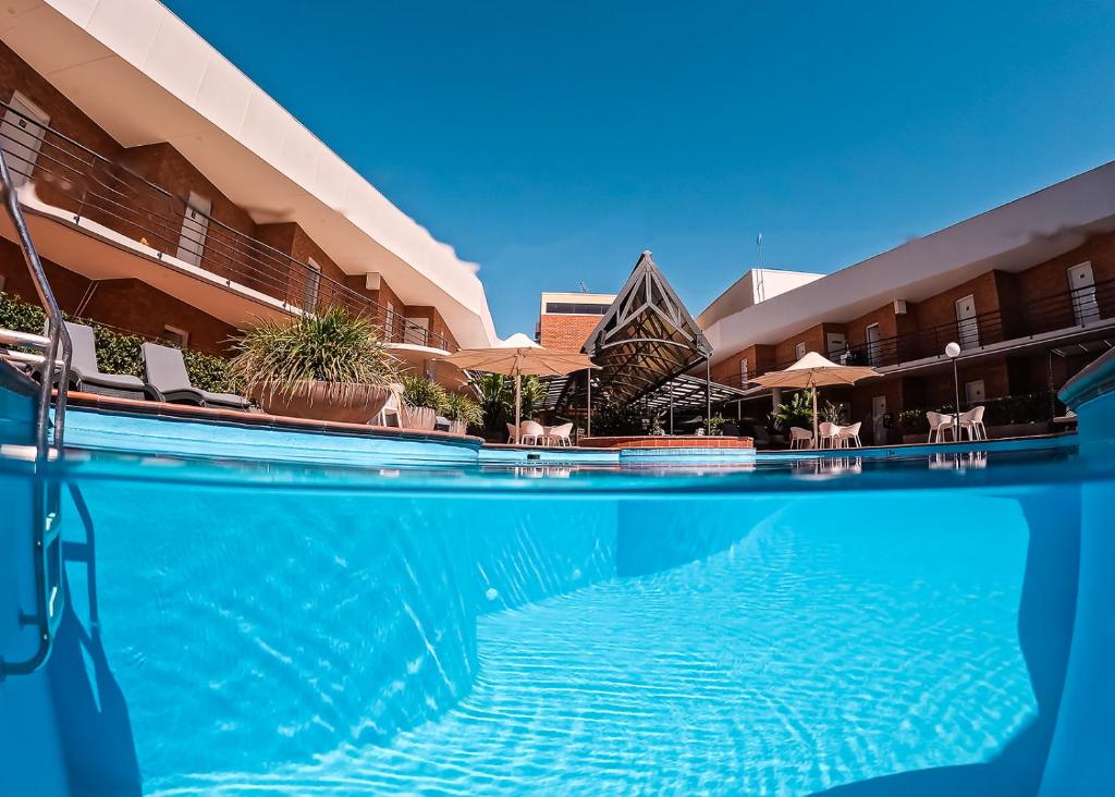 クオリティ ホテル ワンガラッタ ゲートウェイ (Quality Hotel Wangaratta Gateway) スイミングプール