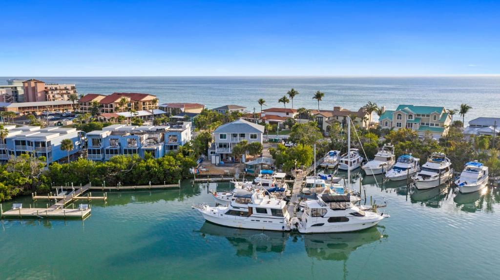 Chadwick Cove Marina 외관