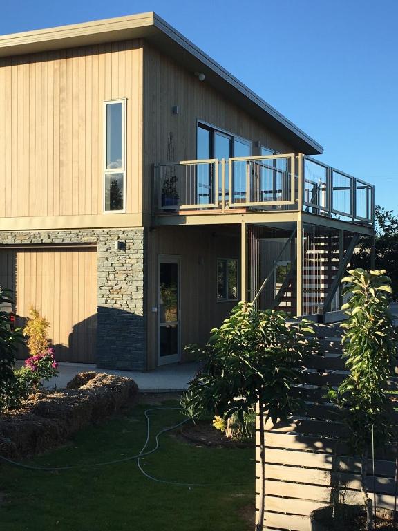 Clock view Apartment, Alexandra