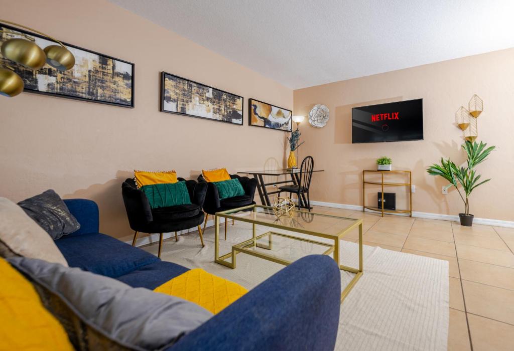 Artsy Getaway With Vibrant Design Flair, Sarasota