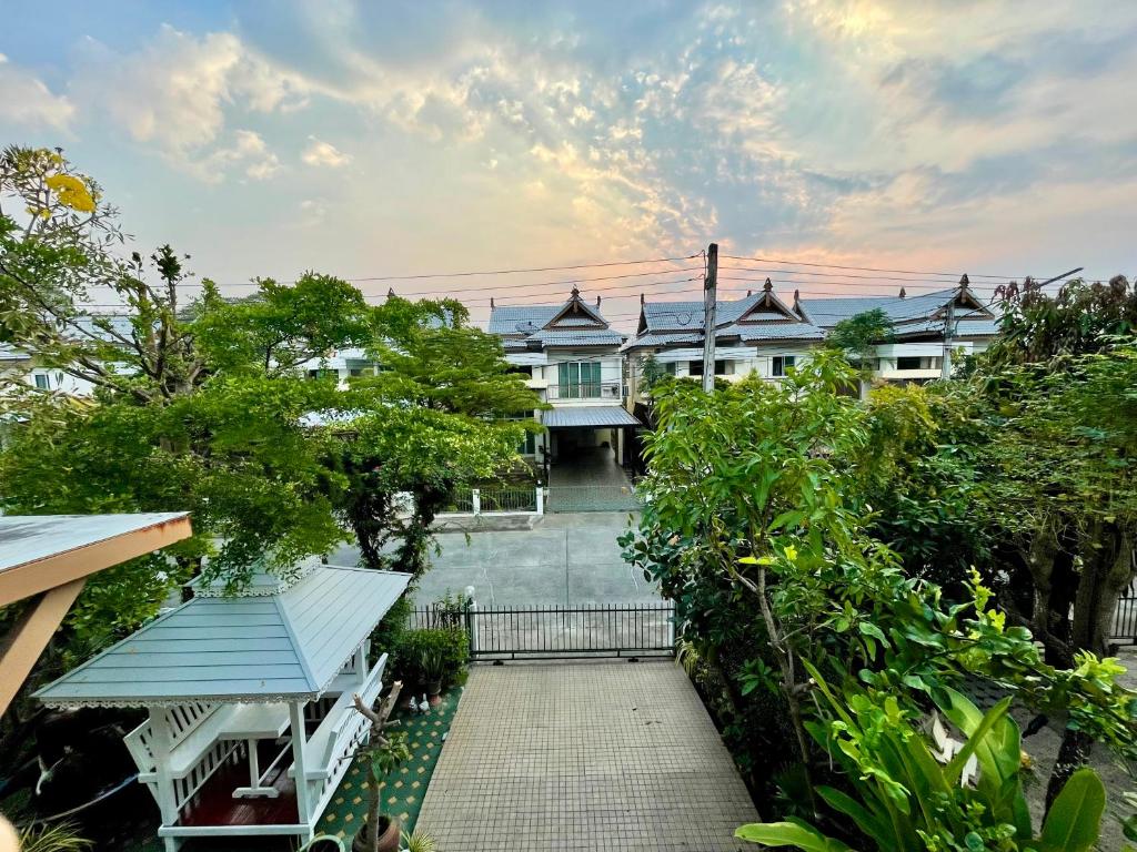 Modern Thai Style Garden Home