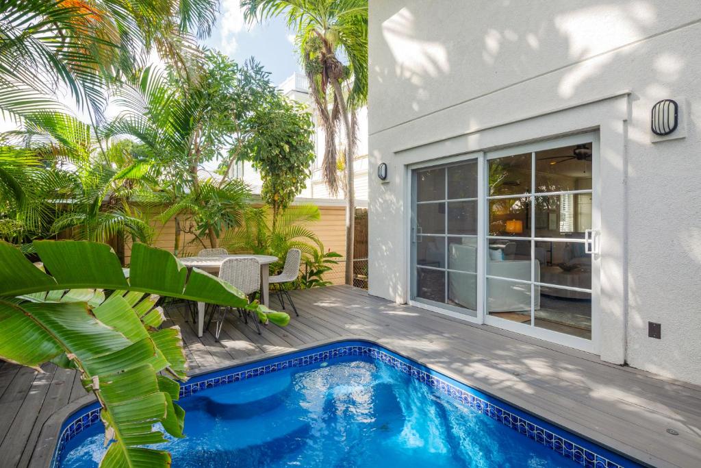 A Windsong Delight, Key West