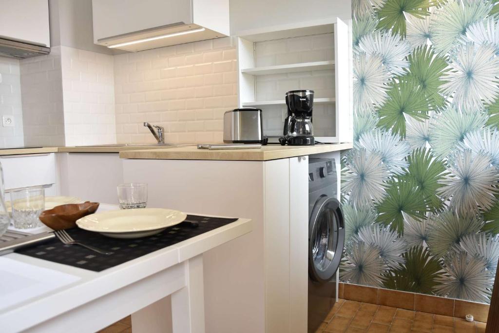 Appartement Rénové avec Balcon sur le Port GN460-010 - 5