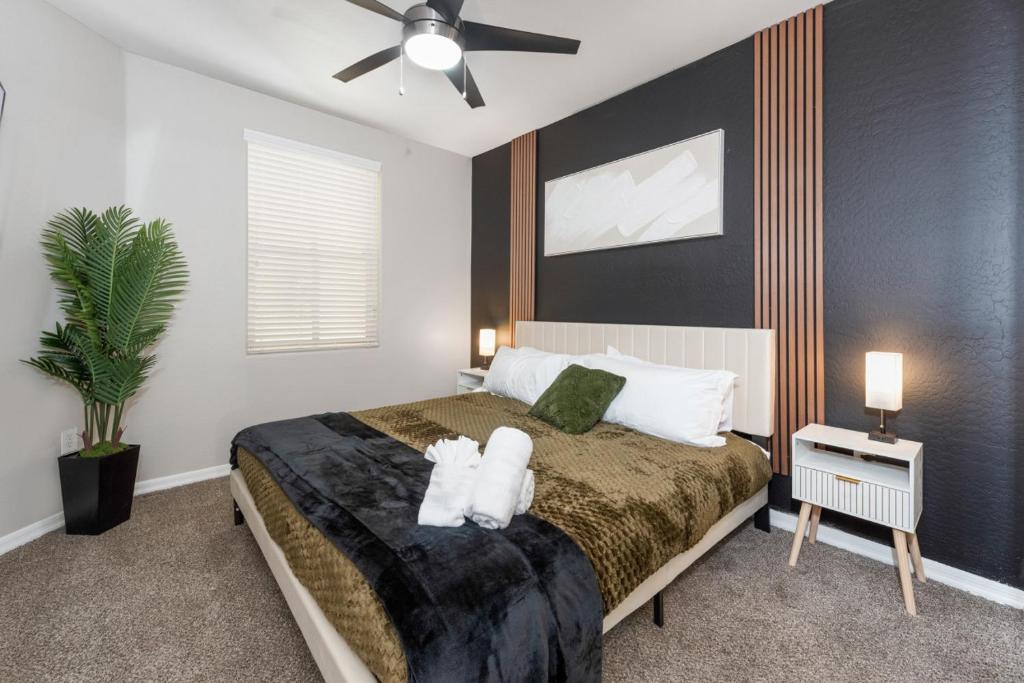 Comfy 2BR-Spring Training! w Pool, Gym & Parking, Tempe