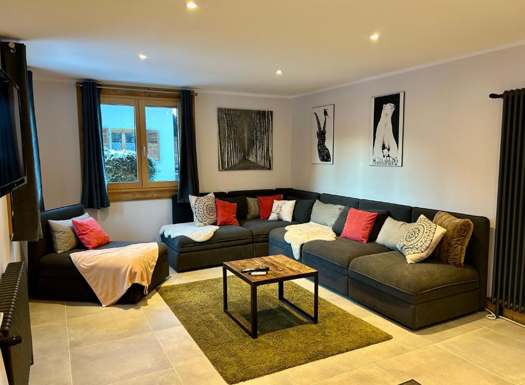4 Bedroom, 4 Bathroom, Hot Tub, Chamonix Centre - 1