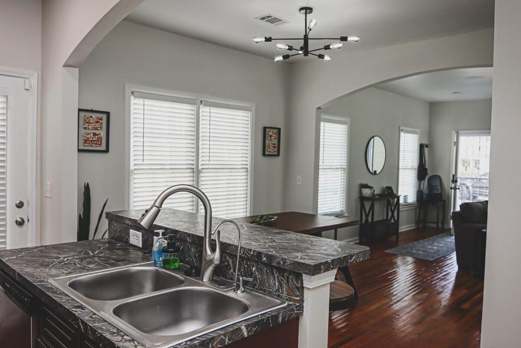 Walkable! Mins from stadium, GWCC, aquarium, Atlanta