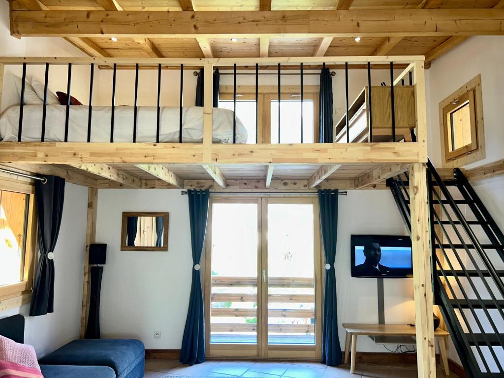 Private Loft Apartment, Central Chamonix - 2