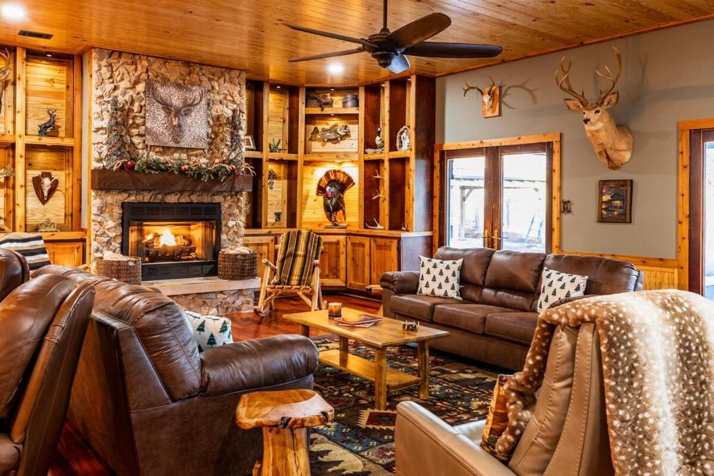 The Lodge at Lake Martin, Eclectic