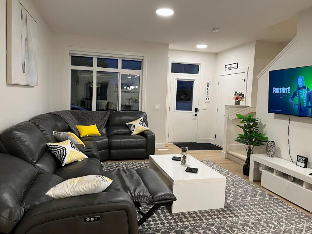 Luxurious, Centrally Located Home in Cavanagh, Edmonton